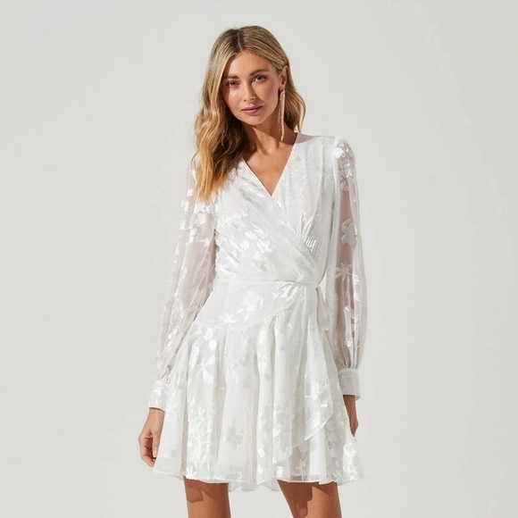 ASTR The Label Aja Burnout Wrap Front Mini Dress- Size L - Picture 1 of 1